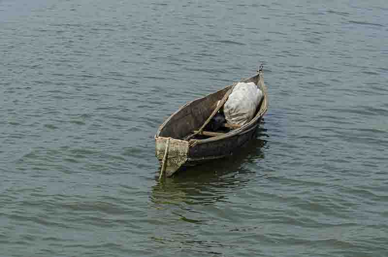 84 - Uganda - lago Bunyonyi - barca
